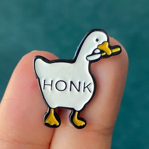 Killer Goose Honk Enamel Pin/ Brooch Lapel - Picture 1 of 6